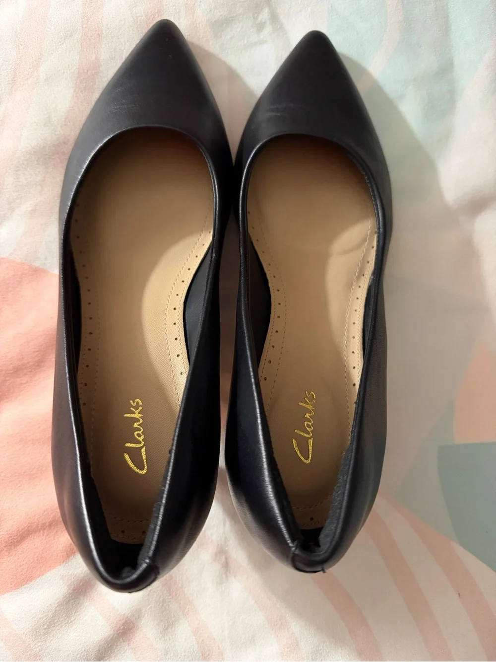 AEROSOLES Black Pointed-Toe Leather Flats
